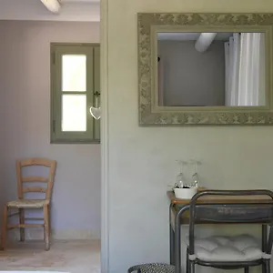 La Maison De Becaras Bed & Breakfast
